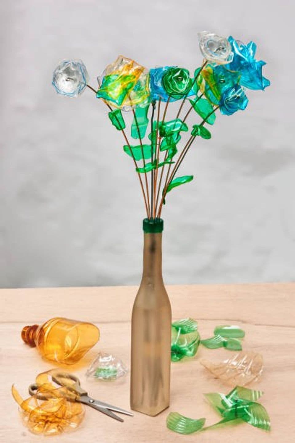 Peluang Usaha dan Cara Membuat Bunga dari Botol Plastik Bekas yang Bernilai Jual Ekonomis