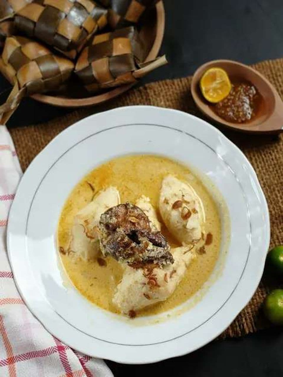 Resep Ketupat Kandangan Opor Ayam, Menu Khas Kalimantan Selatan