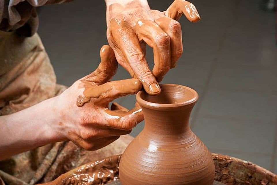 Potensi Bisnis dan Proses Pembuatan dari Kerajinan Gerabah